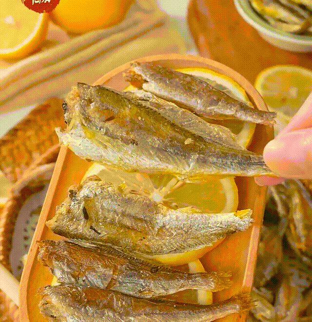 High-protein ready-to-eat deep-sea fish crisps
