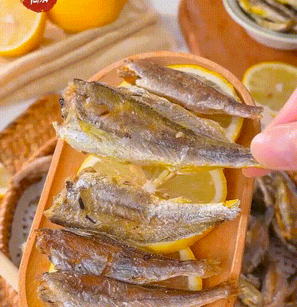 High-protein ready-to-eat deep-sea fish crisps