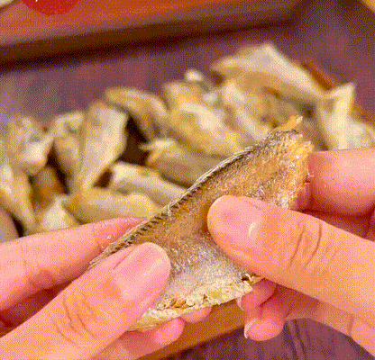 High-protein ready-to-eat deep-sea fish crisps